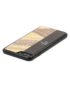 Perspektivisches Foto einer braunen Schutzhülle Case aus echtem Holz kombiniert mit echtem Leder für das iPhone 8 Plus, das iPhone 8, das iPhone 7 und das iPhone 7 Plus.